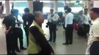 Thầy chùa chửi bậy ở sân bay tân sơn nhất Full